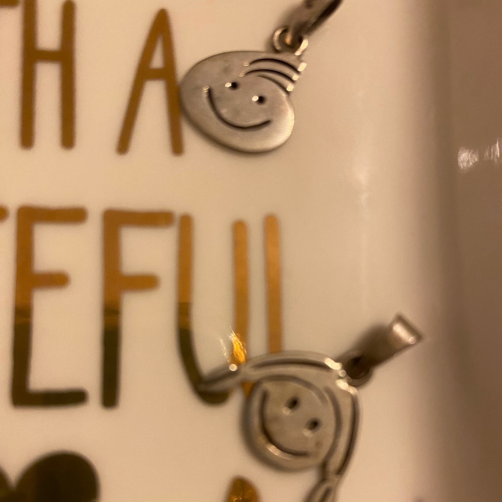 Vintage 925 stamped smiling boy and girl pendants - Picture 4 of 10